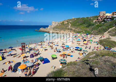 Beachlife à la plage Rena Bianca, Santa Teresa di Gallura, Sardaigne, Italie, Méditerranée, Europe Banque D'Images