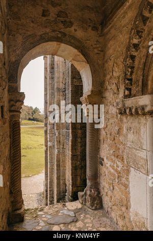 Pre-Romanesque église du huitième siècle, Santa Maria del Naranco, ancien palais que le roi Ramiro J'avais construit à Oviedo, capitale du royaume de Banque D'Images