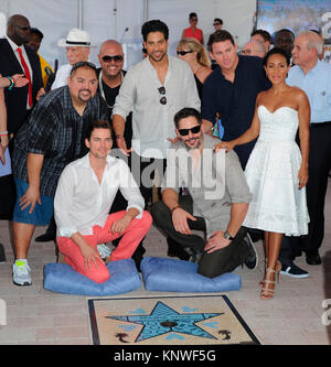 MIAMI, FLORIDE - le 24 juin : Gabriel Iglesias, Matt Bomer, Adam Rodriguez, Joe Manganiello, Channing Tatum et Jada Pinkett Smith assister à Magic Mike XXL exprimés à l'honneur avec des étoiles sur le Walk of Fame de Miami au marché de Bayside, le 24 juin 2015 à Miami, en Floride. People : Cast Banque D'Images