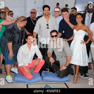 MIAMI, FLORIDE - le 24 juin : Gabriel Iglesias, Matt Bomer, Adam Rodriguez, Joe Manganiello, Channing Tatum et Jada Pinkett Smith assister à Magic Mike XXL exprimés à l'honneur avec des étoiles sur le Walk of Fame de Miami au marché de Bayside, le 24 juin 2015 à Miami, en Floride. People : Cast Banque D'Images