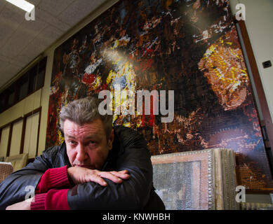 Portrait de l'artiste néerlandais Rob Scholte dans son studio. Banque D'Images