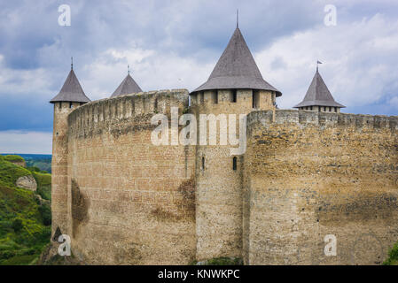 Dans la forteresse de Khotin, ville de l'Oblast de Tchernivtsi situé dans l'ouest de l'Ukraine. Vue de la passerelle Banque D'Images