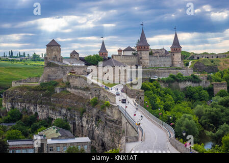 Pont et Château turc à Kamianets-Podilskyi Khmelnytskyi dans ville de l'Oblast de l'ouest de l'Ukraine Banque D'Images