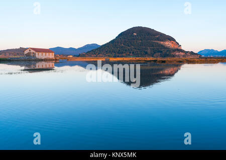 Molino de Cerroja - Moulin de Escalante, l'année 1047. Escalante. Marismas de Santoña, Noja y Joyel, Gascogne, Cantabria, Spain, Europe Banque D'Images