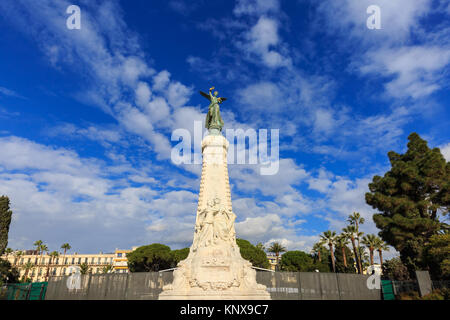 Monument du Centenaire de la réunion de Nice à la France, de la Statue de la ville de Nice, du Memorial Boulevard des Anglais, Nice, Côte d'Azur, France Banque D'Images