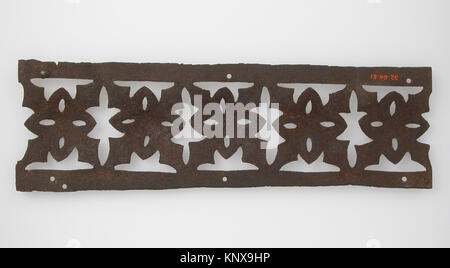 Copie du fragment de frise montrant des motifs décoratifs sculptés et des détails de surface du Metropolitan Museum of Art. Banque D'Images