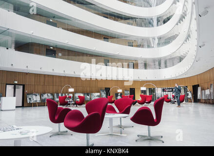 K19 Centre d'affaires moderne hall d'attente avec des sièges élégants à Vilnius, Lituanie Banque D'Images