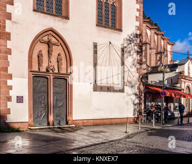 Francfort, Allemagne.Liebfrauenkirche,notre chère dame de l'église catholique de style gothique construit du 14ème au 16ème siècle maintenant une église de capucins. Banque D'Images