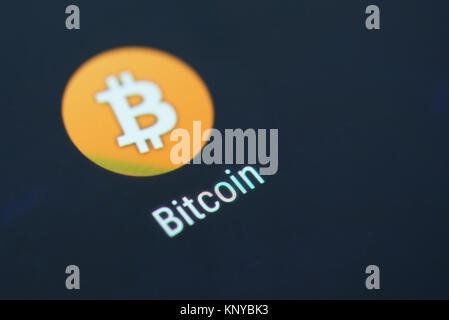 New York, USA - 12 décembre 2017 : cryptocurrency Bitcoin wallet icône sur l'écran du smartphone close-up. Cryptocurrency Bitcoin wallet app ic Banque D'Images