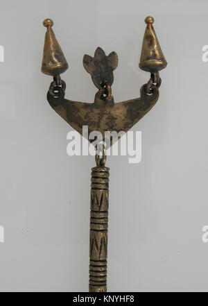 Copie d'une épingle à cheveux en or franque de 1886, MET sf17-192-242d1 465311, au total 8 1/8 x 1 1/8 x 1/4 po., arbre 6 11/16 x 3/16 po., faisant partie de la collection du Metropolitan Museum of Art. Banque D'Images
