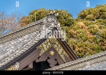 Ayasuji Shishiguchi Gegyo, style gable (Pendant), Kazari-Kanagu (ornements métalliques) et Rokuyou détails du toit de Brume-dera temple Hase Kannon ou à tem Banque D'Images