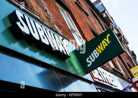 Subway Restauration rapide Vente à emporter sortie High Street Banque D'Images