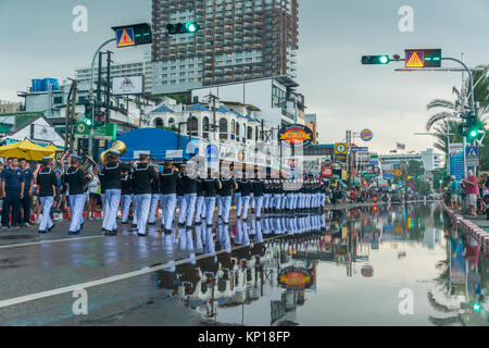 Pattaya, Thaïlande - 15 novembre 2017 : La Marine Parade marching après plaqués percer sur le 50e anniversaire de la Revue internationale de la flotte de l'ASEAN 2017 Banque D'Images