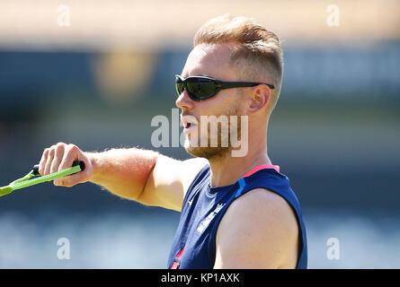 L'Angleterre Stuart large au cours d'une session de filets au WACA Ground, Perth. Banque D'Images