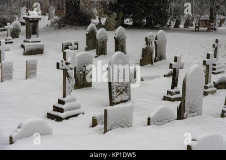 Un cimetière de Cotswold fin hiver Banque D'Images