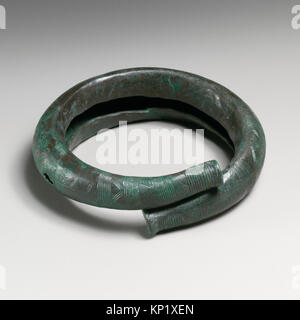 Bracelet Bronze DP21027 255183 rencontré Italic, éventuellement Daunian, bracelet de Bronze, 8ème siècle avant J.-C., Bronze, Diam. : 3 7/8 in. (9,8 cm). Le Metropolitan Museum of Art, New York. Fonds Rogers, 1965 (65.11.2) Banque D'Images