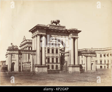 La porte d'entrée de Government House à Calcutta est un artefact architectural de l'époque coloniale, enregistré dans la collection MET. Banque D'Images