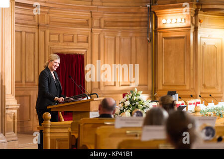 Stockholm, Suède, le 13 décembre, 2017. Séminaire avec le prix Nobel de la paix, l'ICAN, est tenue aujourd'hui au Parlement. Béatrice Fihn, Directeur exécutif à l'ICAN. /Barbro Bergfeldt/Alamy live news Banque D'Images