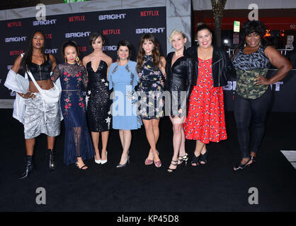 Los Angeles, USA. 13 Décembre, 2017. Glow cast 092 assiste à la première mondiale de lumineuses films Netflix sur Décembre 13, 2017 à Los Angeles, Californie. Credit : Tsuni/USA/Alamy Live News Banque D'Images