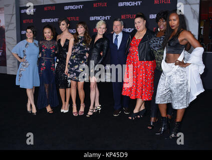 Los Angeles, USA. 13 Décembre, 2017. Glow cast 096 assiste à la première mondiale de lumineuses films Netflix sur Décembre 13, 2017 à Los Angeles, Californie. Credit : Tsuni/USA/Alamy Live News Banque D'Images