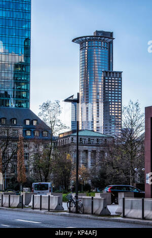 Francfort, Allemagne.Frankfurt, en Allemagne. Westend Tower, DZ Bank Building, 208 mètres de haut-lieu & verre gratte-ciel en pierre surmonté d'une couronne de 11 rayons Banque D'Images