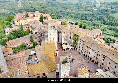 La Toscane, Italie, le 14 septembre 2015 : tournée des gens une ville médiévale de San Gimignano en Toscane Banque D'Images