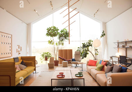 WEIL AM RHEIN, ALLEMAGNE - le 26 novembre 2017 : l'intérieur du bâtiment VitraHaus. Vue d'en haut. Banque D'Images