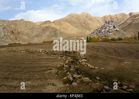 Monastère bouddhiste dans la campagne près de Leh, Ladakh, Jammu-et-Cachemire, en Inde. Banque D'Images