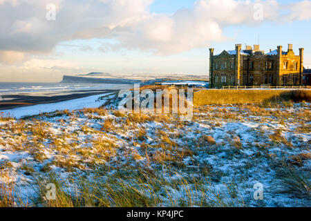 Cliff House à Marske par la mer construit en 1844 par Joseph Pease (1799-1872) comme une résidence d'une maison de retraite depuis 1981 dans hiver neige Banque D'Images