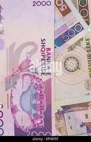 Monnaie Lek albanais de billets de 2000, 1000, 500 et 200 dénomination, vertical Banque D'Images