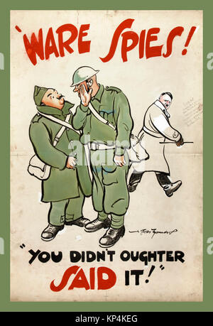 1940 WW2 UK affiche de propagande britannique avec des soldats de l'armée britannique Tommies discuter et anti-rumeur careless talk avec une caricature Adolf Hitler passant en arrière-plan. 'Ware Totally Spies ! Vous n'avez pas dit que c'oughter' artiste Bert Thomas Banque D'Images