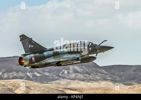 France Air Force Mirage 2000D en vol. Photographié à la "plage" 2017, un exercice d'entraînement aérien international organisé par l'armée de l'Air Israélienne Fo Banque D'Images