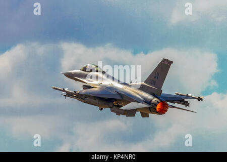 United States Air Force (USAF) F-16C d'Aviano AB. Photographié à la "plage" 2017, un exercice d'entraînement aérien international organisé par l'Est Banque D'Images