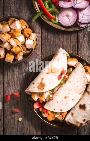 Sandwiches tortilla dans l'assiette Banque D'Images