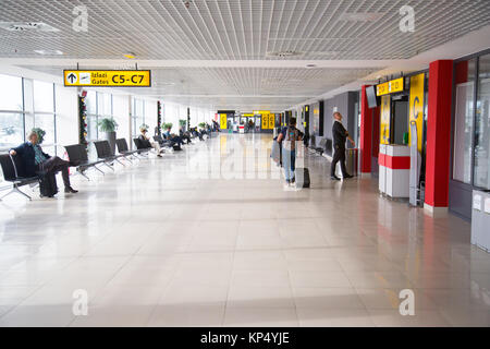 Hall de départ à l'aéroport international Nikola Tesla de Belgrade, Serbie Banque D'Images