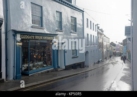 Falmouth, humide de la rue vide. Banque D'Images