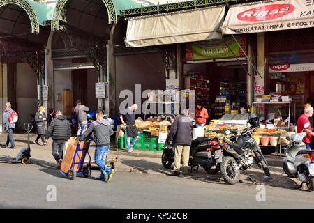 Les étals de marché à Athènes en Plaka, par Marché Central, sur Athinas Street Banque D'Images