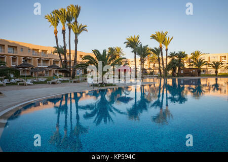MONASTIR, TUNISIE - 06 octobre, 2017. Piscine à un luxe tropical resort, le Tunisien Banque D'Images