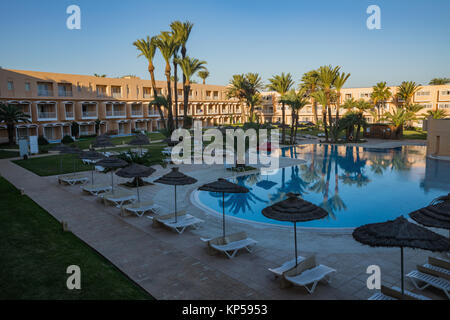 MONASTIR, TUNISIE - 06 octobre, 2017. Piscine à un luxe tropical resort, le Tunisien Banque D'Images