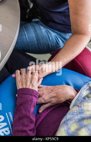 EHPAD spécialisé dans le soin des personnes âgées souffrant de la maladie d'Alzheimer, Centre de soins psychogériatriques, France. Banque D'Images