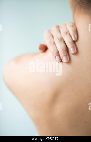 Femme souffrant de douleur au cou. Banque D'Images