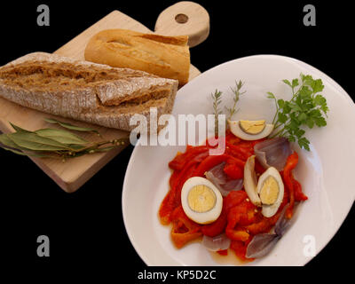 Salade de poivrons avec bac et conseil cuisine avec du pain Banque D'Images