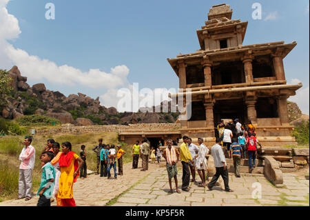 Les Indiens visitant Fort Chitradurga, Chitradurga, Karnataka, Inde Banque D'Images