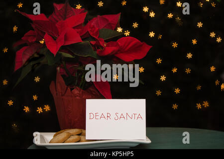 Remarque lettre panneau avec Cher Père Noël à l'écart avec les cookies sur Noël Banque D'Images