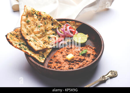 Dal Makhani et dal makhni est un aliment populaire du Pendjab / l'Inde a fait à l'aide de lentilles noir, haricots rouges, beurre et crème et servi avec gar Banque D'Images