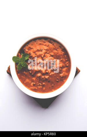 Dal Makhani et dal makhni est un aliment populaire du Pendjab / l'Inde a fait à l'aide de lentilles noir, haricots rouges, beurre et crème et servi avec gar Banque D'Images