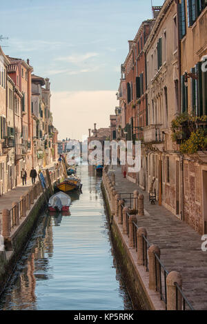 XBeautiful petit canal à Venise, Italie Banque D'Images