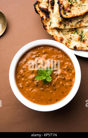 Dal Makhani et dal makhni est un aliment populaire du Pendjab / l'Inde a fait à l'aide de lentilles noir, haricots rouges, beurre et crème et servi avec gar Banque D'Images