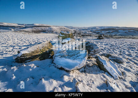 Paysage d'hiver avec les blocs erratiques à Norber Crummack Dale Banque D'Images