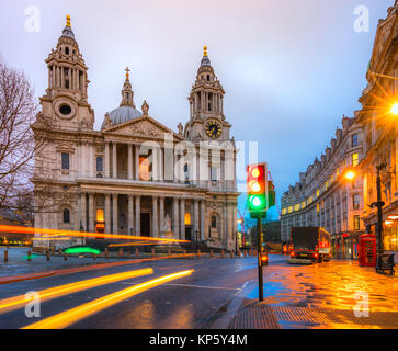 St Pauls Cathedral at Dusk, London, UK Banque D'Images